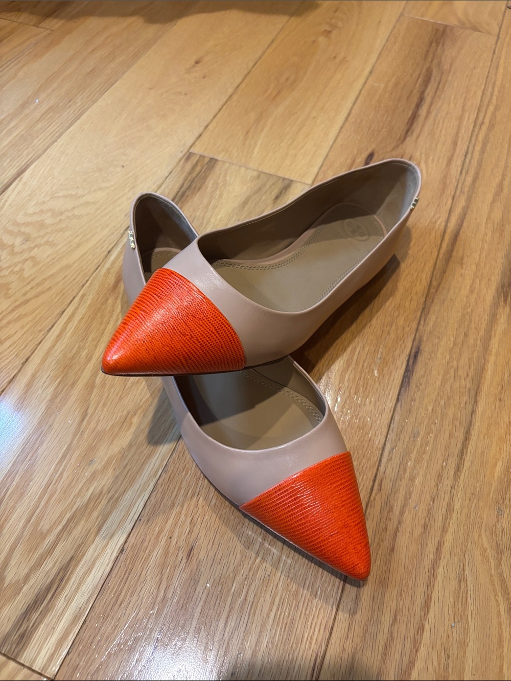 Tory Burch Penelope Embossed leather cap toe flat 9.5 - Picture 2 of 11